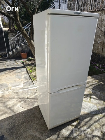 продавам хладилник с фризер