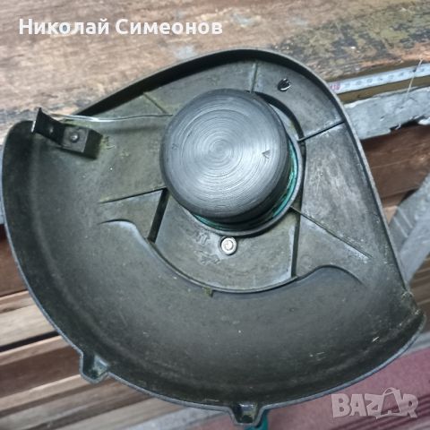 Продавам ел.Тример BOSCH, снимка 4 - Градинска техника - 46085980