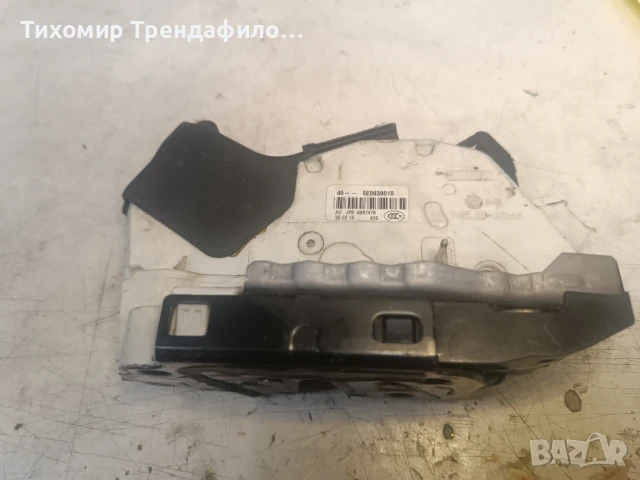 брава задна дясна врата Seat Leon , Skoda Yeti , Vw Golf 6 2011г. 5E0839016 , 5E0 839 016, снимка 2 - Части - 51321629