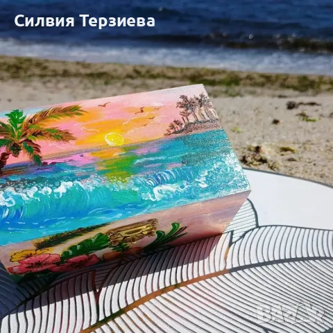Ръчно изработена дървена кутия Happiness comes in waves , снимка 2 - Декорация за дома - 50287626
