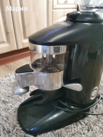 Продавам професионална кафемелачка , снимка 2 - Кафе машини - 50616817