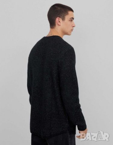 Мъжки пуловер с карирана текстура и обло деколте Bershka, Черен, XL, снимка 3 - Пуловери - 45496606