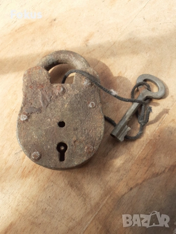 Стар кован катинар кофар катанец с ключ маркировки 4, снимка 3 - Антикварни и старинни предмети - 53685612