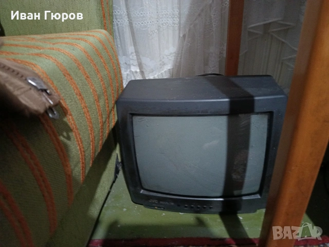JVC Малък телевизор с дистанционно ретро.