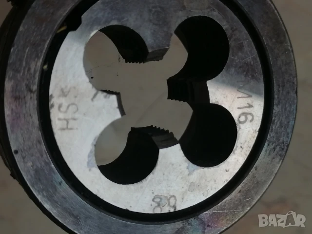 Плашки и метчици + върток, снимка 3 - Други инструменти - 51005975