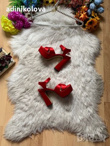 Нови червени сатенени сандали с дебел ток, снимка 1 - Сандали - 46397347