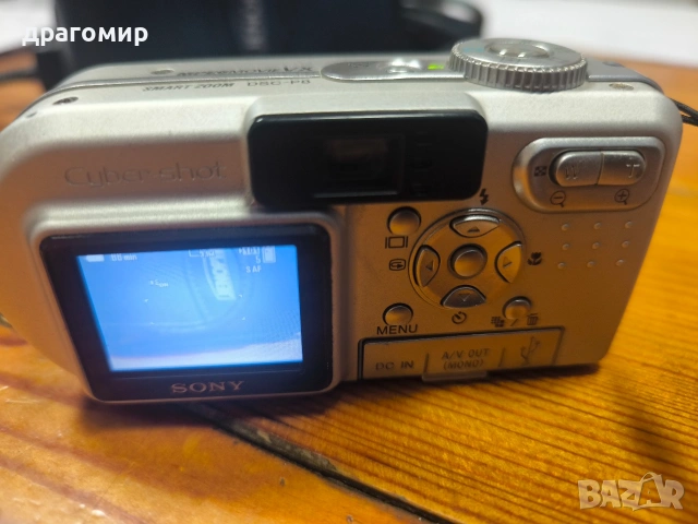 SONY DSC-P8, снимка 9 - Фотоапарати - 53959488