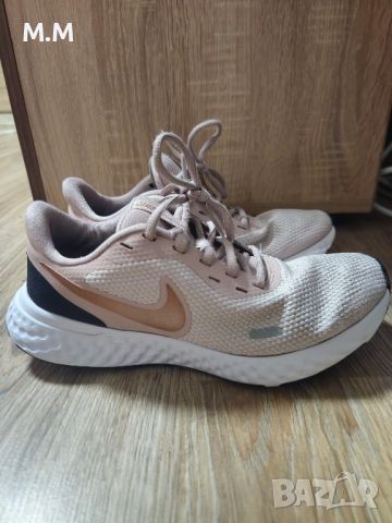 Дамски маратонки на Nike Revolution 5, снимка 1 - Маратонки - 46170253