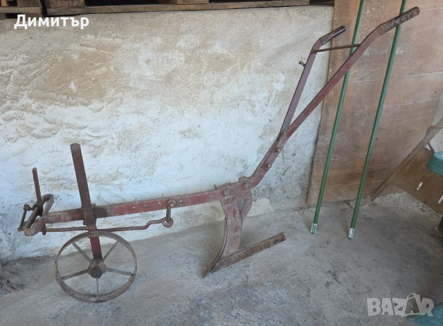 Стар железен плуг