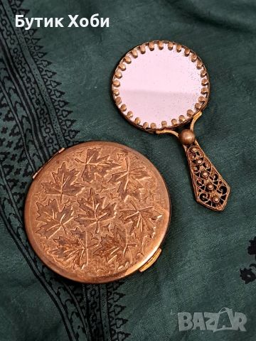 Комплект старинни пудриера и огледалце , снимка 1 - Антикварни и старинни предмети - 46311914