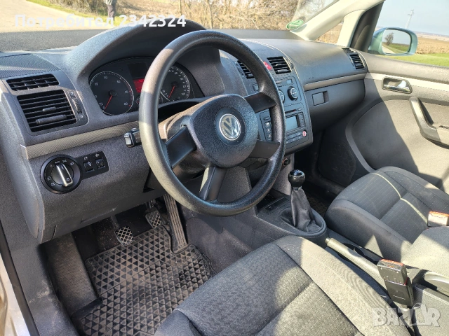 VW Touran 1.9 TDI 105 ks, снимка 8 - Автомобили и джипове - 53896171