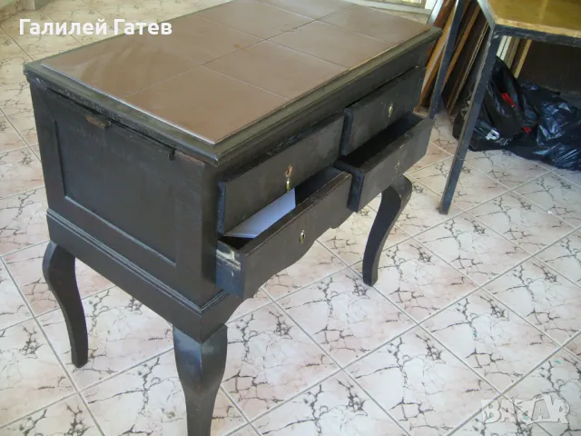 Старинно Помощно Шкафче за Сервиране, снимка 3 - Антикварни и старинни предмети - 50426624