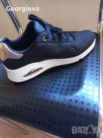 Продавам дамски маратонки 