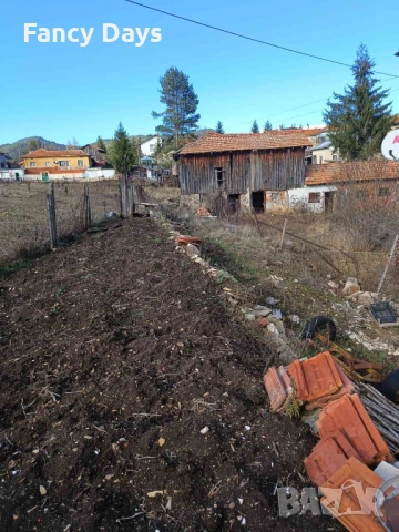 Продава се къща(на калкан) с плевня и 300 кв.м двор, снимка 9 - Къщи - 52511264