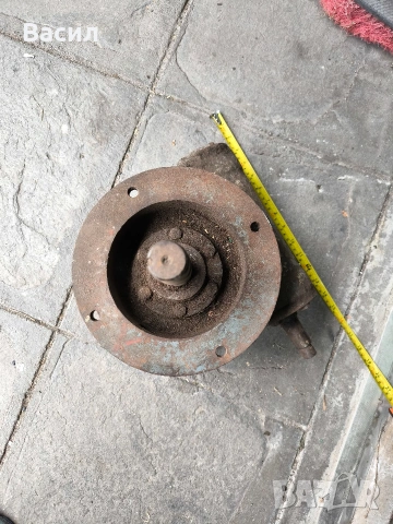 Продавам мощен индустриален редуктор (ЗММ „Модул“ - гр. Бяла), снимка 3 - Електродвигатели - 53974404