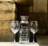 Гравиран комплект гарафа с 2 чаши за вино , снимка 1
