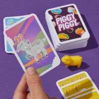 Нова Игра с Карти Piggy Piggy - 5 Фигурки, Лесно Учене, Забавление за Всички, снимка 4 - Карти за игра - 45542361