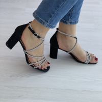 Официално-ежедневни дамски сандали с елегантни извивки и бляскави детайли, снимка 3 - Сандали - 45217308