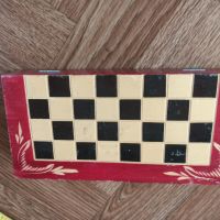 Стара релефна кутия шах/табла, снимка 1 - Шах и табла - 45396785