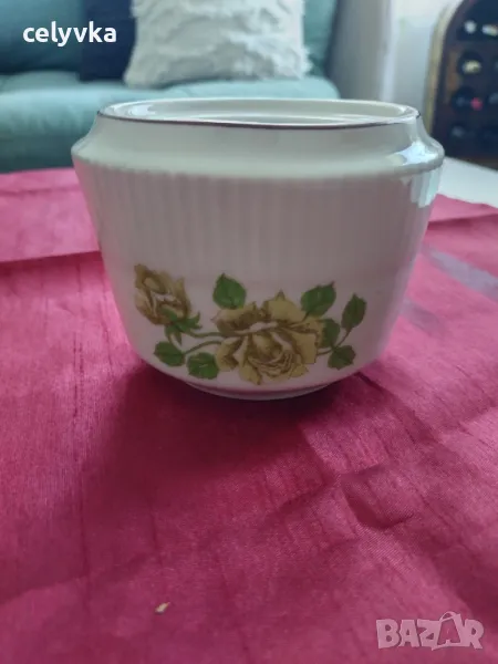 Порцеланова захарница - българска Изида, снимка 1