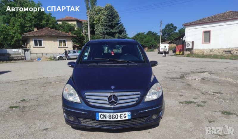 Mercedes Benz B180 на части , снимка 1