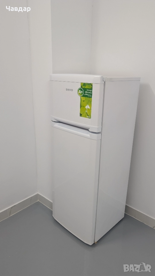 Продавам хладилник с горен фризер ВЕКО., снимка 1