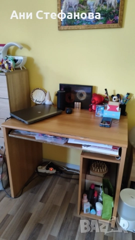 Масивно бюро използвано от дете