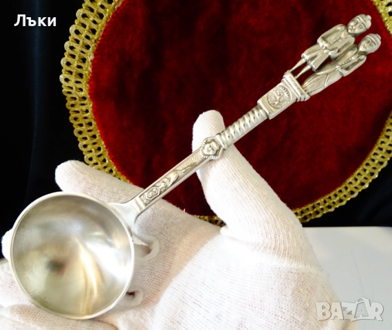 Калаена лъжица за калаена сватба с фигури на съпрузи,лъв,щъркел