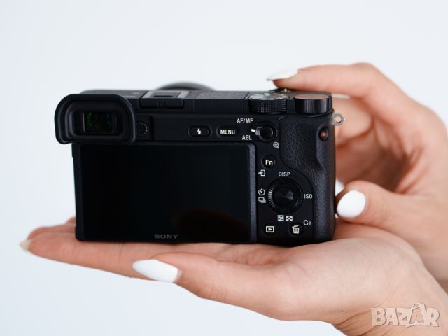 Фотоапарат Sony Alpha a6400 комплект, снимка 2 - Фотоапарати - 45177988
