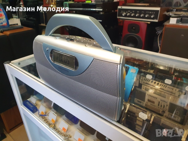Радио Grundig Music Boy 71 В отлично техническо и визуално състояние.  Music Boy 71 - FM/RDS радио с, снимка 4 - Радиокасетофони, транзистори - 51125640