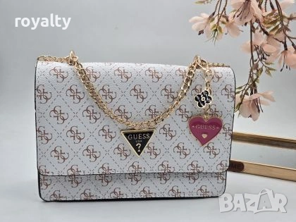 Guess Дамска Кожена Чанта с Ключодържател Гес