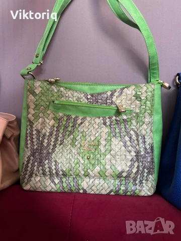 Дамски чанти, снимка 10 - Чанти - 53999120