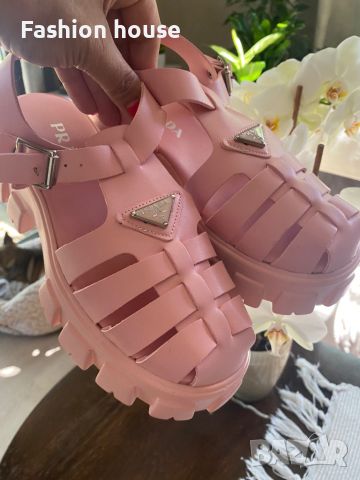 Prada дамски розови сандали, снимка 1 - Сандали - 46182024