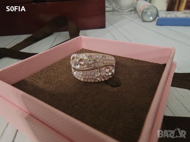 Сребърен пръстен с розови свароски камъчета, снимка 3 - Пръстени - 45701072