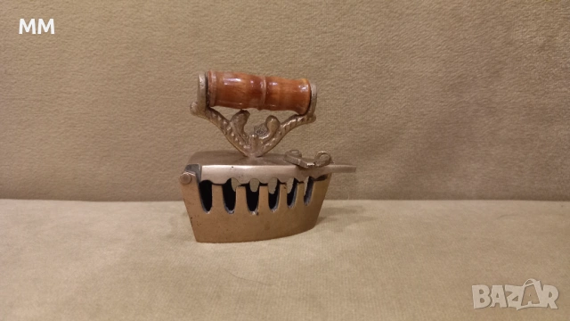 Стара декоративна ютия, снимка 2 - Антикварни и старинни предмети - 53158896