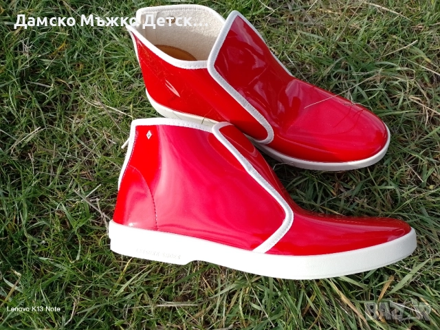 Дамски лачени боти 