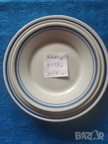 Ретро порцеланови чинии със син кант, снимка 1 - Чинии - 45585909