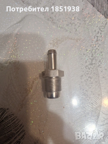 Продавам за Тойота ярис клапан картерни газове 12204-21013