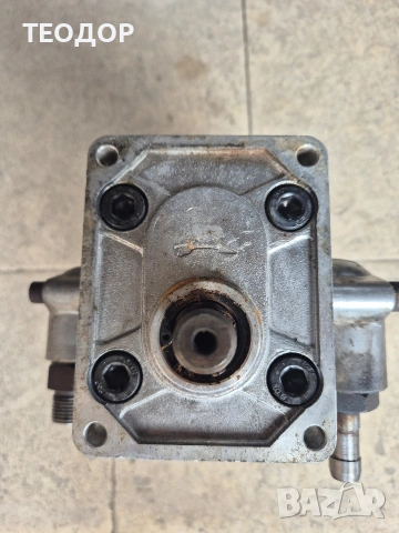 Двусекционна хидравлична помпа ., снимка 3 - Селскостопанска техника - 53665534