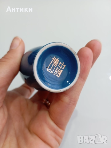 Миниатюрна китайска порцеланова ваза, снимка 2 - Вази - 52625996