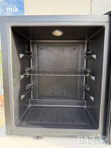 Черен минибар - малък хладилник , снимка 2 - Хладилници - 52373311