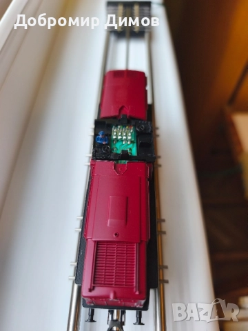 Дизелов локомотив Roco V100, снимка 9 - Колекции - 52097168