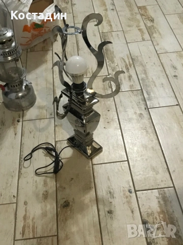 Лампа, снимка 2 - Настолни лампи - 53037657