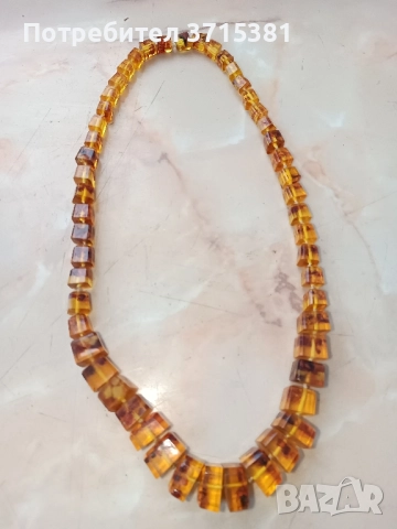 Кехлибарена огърлица, колие