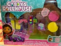 Игрален комплект Gabby's Dollhouse - Стая за игра с кола, снимка 5