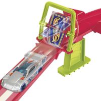 Hot Weels Neon Speeders - Комплект Скоростен небостъргач с неонов състезател, снимка 4 - Коли, камиони, мотори, писти - 45149451