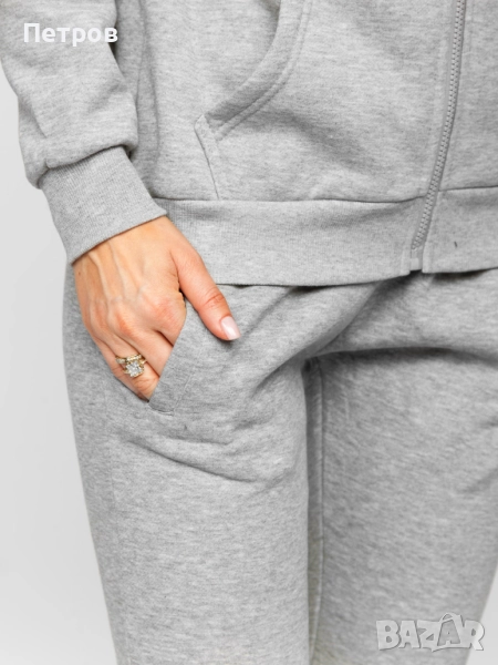 Дамски спортен комплект в 3 бр. различни модели светло сиво.Размер М.Нови., снимка 1