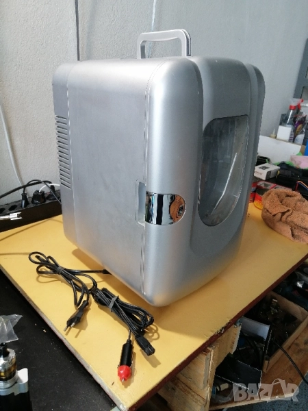 Мини хладилник на 12V и 220V, снимка 1
