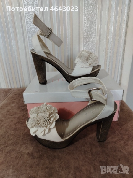Романтични бели, кожени сандали с цвете, висока платформа, снимка 1