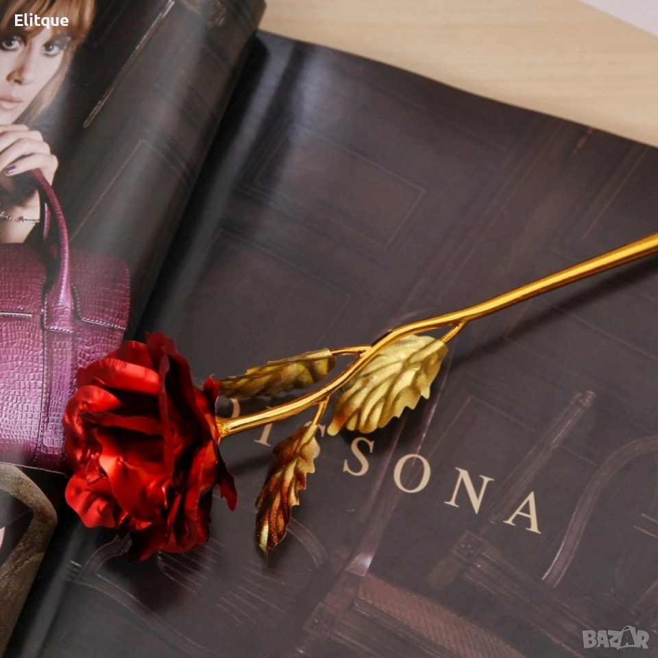 Прекрасна изкуствена роза с 24-каратово златно покритие и стойка "Сърце"., снимка 1